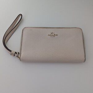 Coach Wristlet (Ivory with Gold Hardware)